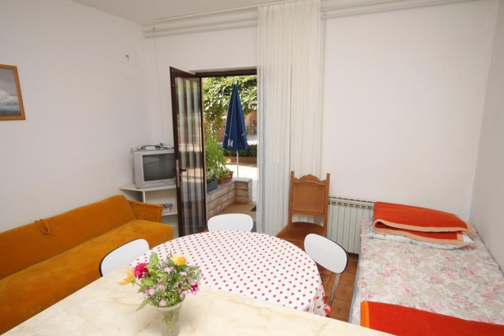 Apartments With A Parking Space Umag - 7110 외부 사진